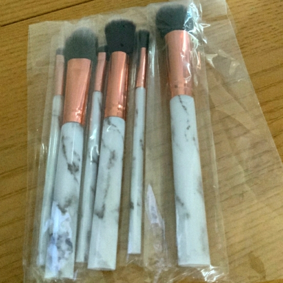 NEW High End Makeup Bundle!!!💄 - Picture 4 of 9